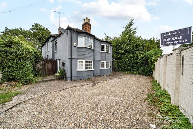 London Road, Bagshot, Surrey, GU19 5 bed detached house for sale