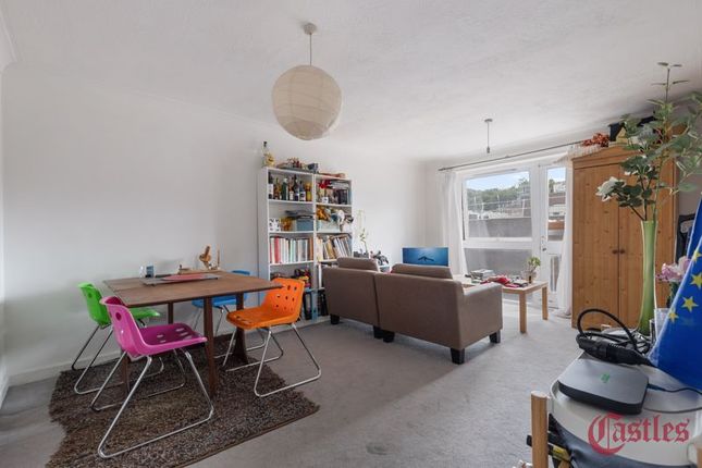 Well Street, London 2 bed apartment for sale
