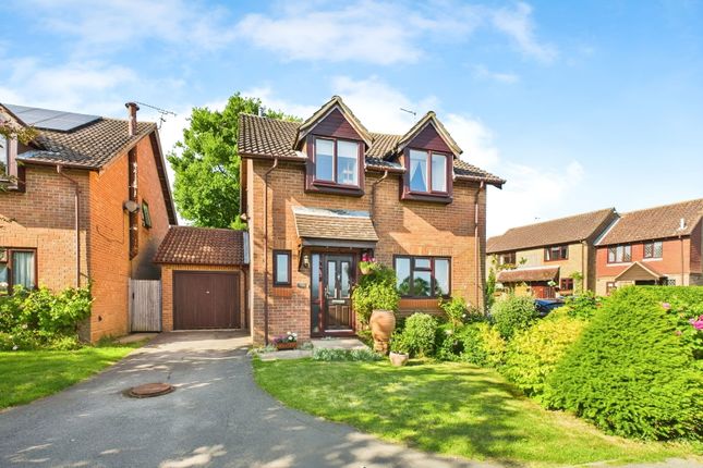 Acorn Avenue, Horsham RH13 4 bed detached house for sale