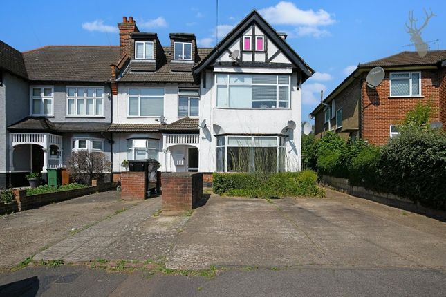 18 Warren Road, Chingford E4 1 bed flat for sale