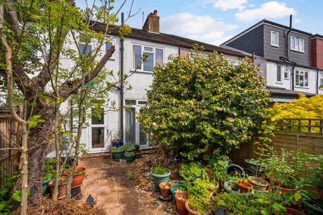 Chase Side Avenue, London SW20 3 bed terraced house for sale