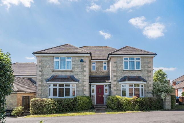 Portal Close, Chippenham SN15 5 bed detached house for sale