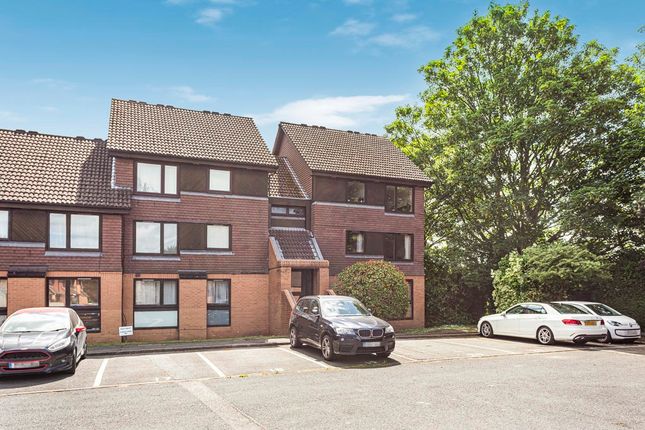Flemish Fields, Surrey KT16 2 bed apartment for sale