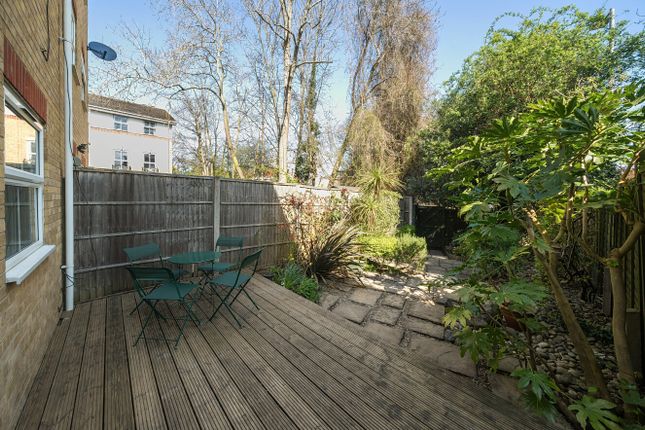 Ladys Close, Watford WD18 0WA 3 bed townhouse for sale