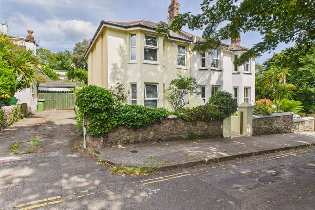 Avoca Avenue, Torquay, TQ1 4EE 4 bed semi