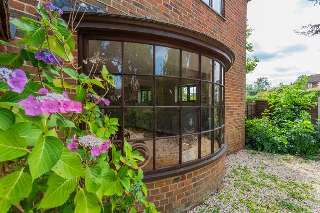 Massetts Road, Horley, Surrey, RH6 5 bed detached house for sale