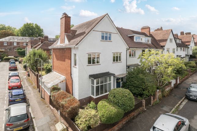 5 bedroom end of terrace house for sale