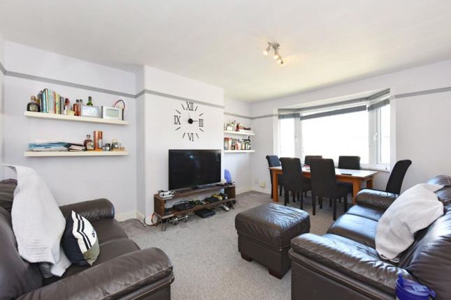 Hale Lane, London, NW7 2 bed apartment for sale