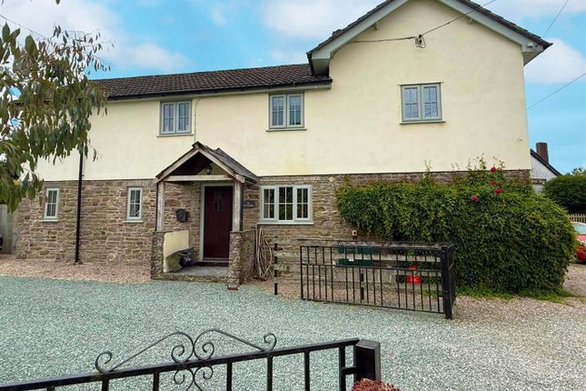 Bucknell 4 bed link detached house for sale