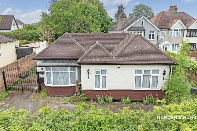 Walden Way, Hornchurch, RM11 2 bed detached bungalow for sale
