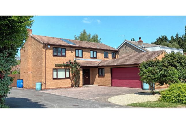 5 bed detached house