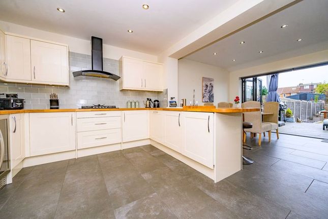 Birchwood Avenue, Hatfield 2 bed terraced house for sale