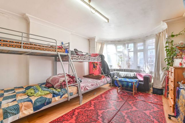 Swinderby Road, Wembley, HA0 5 bed semi