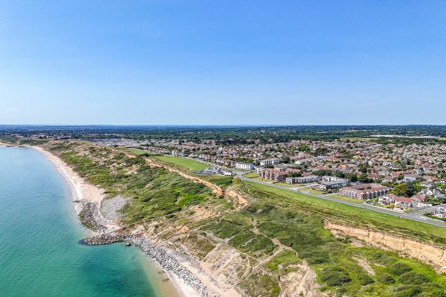 Marine Drive, Barton on Sea, New... 2 bed ground floor flat for sale
