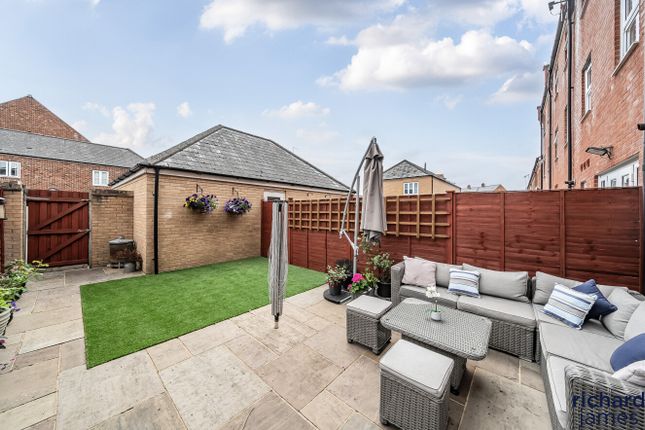Friday Street, Haydon End, Swindon, SN25 3 bed terraced house for sale