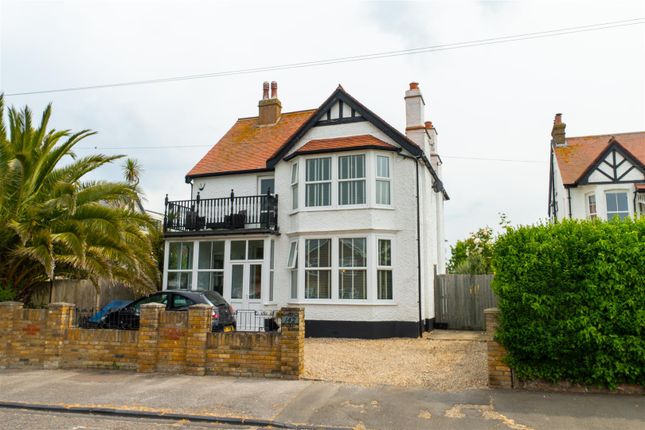 4 bed detached house