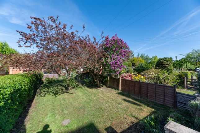 East View, Yeadon LS19 2 bed terraced house for sale