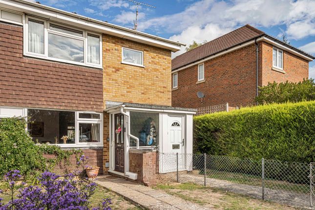 Dove Court, Alton, Hampshire 2 bed flat for sale