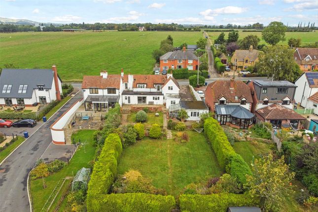 Newtown, Toddington, Gloucestershire... 4 bed semi