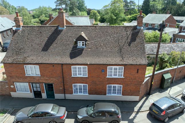 Silver Street, Newport Pagnell... 4 bed semi