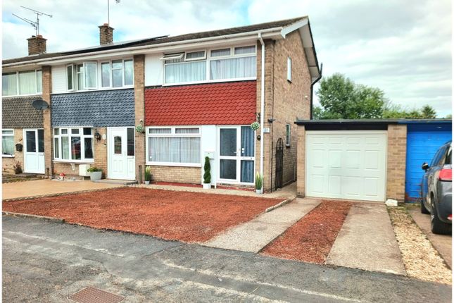 3 bedroom terraced bungalow for sale