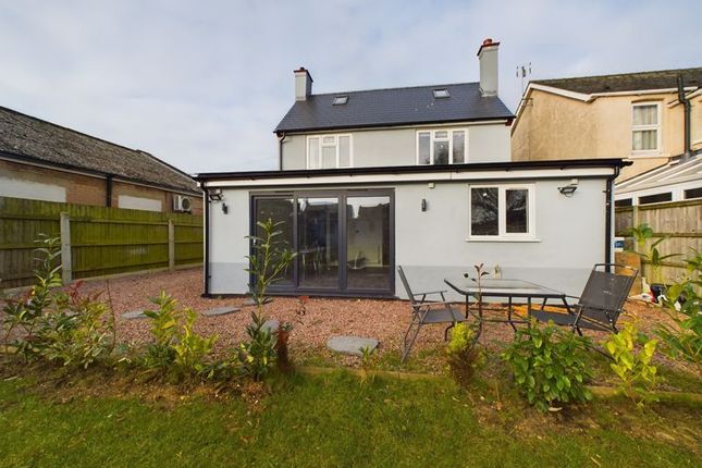 5 bed detached house