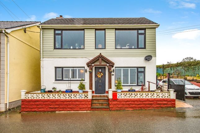 Heol Smyrna, Carmarthen SA33 4 bed detached house for sale