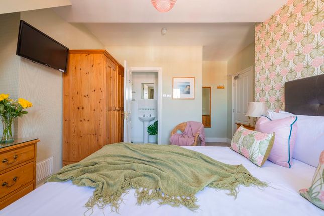 8 bedroom semi-detached house for sale