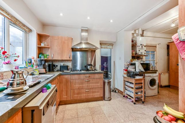 Lyndhurst Avenue, Twickenham, TW2 3 bed house for sale