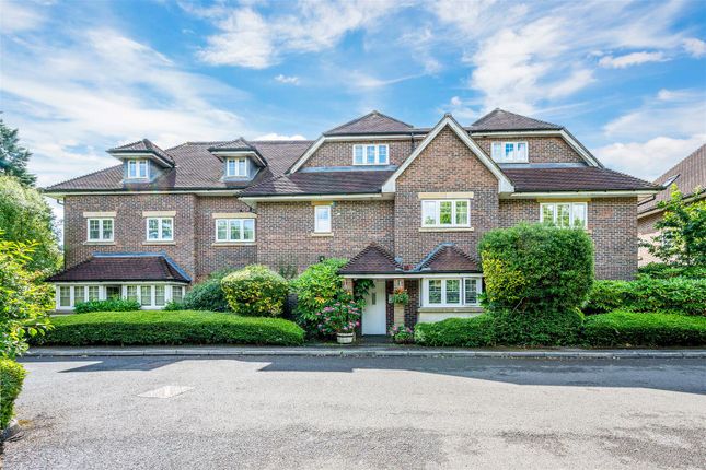 Babylon Lane, Lower Kingswood 3 bed penthouse for sale