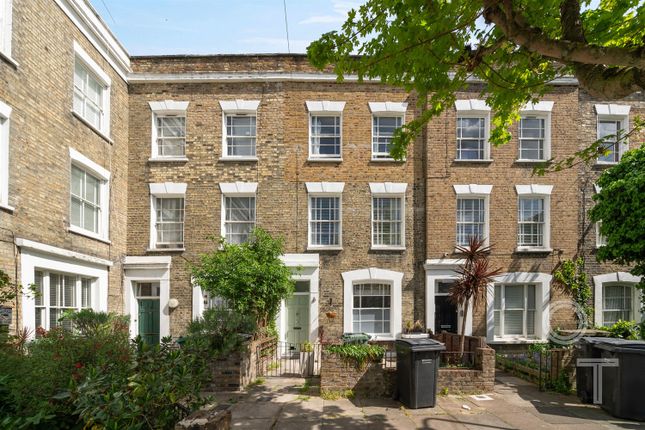 St. Leonards Square, Kentish Town, NW5 1 bed flat for sale