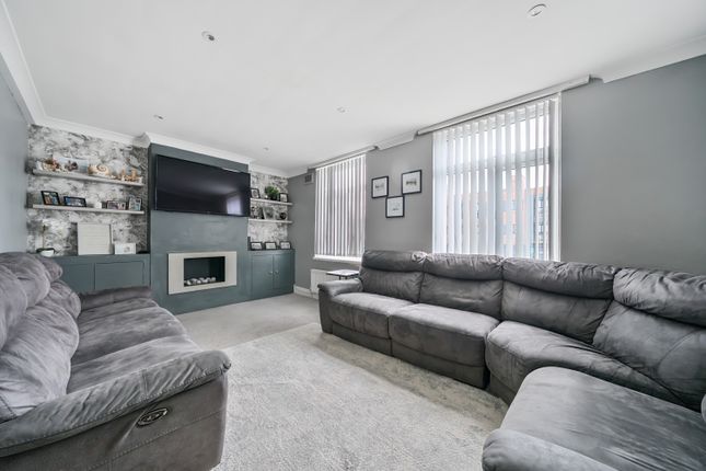 Upper Elmers End Road, Beckenham BR3 5 bed flat for sale