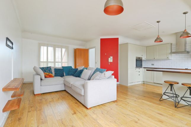 3 bedroom flat for sale
