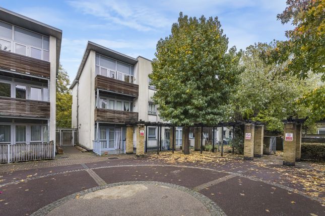 Kinglet Close, London, E7 2 bed ground floor flat for sale