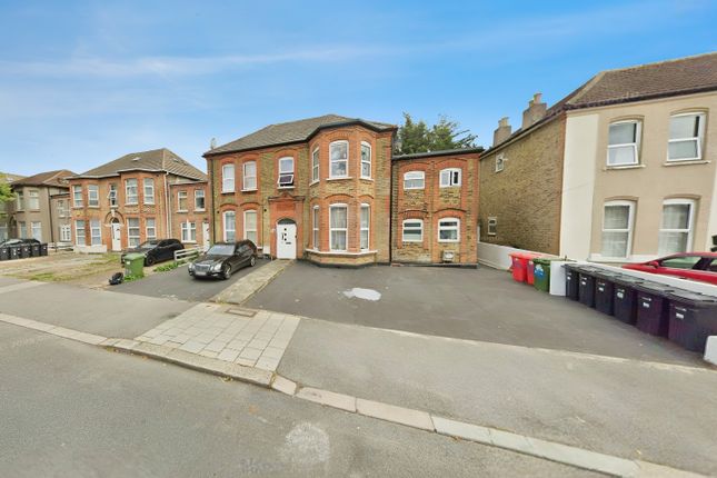 Aldborough Road South, Ilford IG3 1 bed apartment for sale