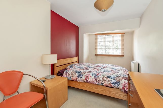 Empire Court, London SE19 2 bed flat for sale