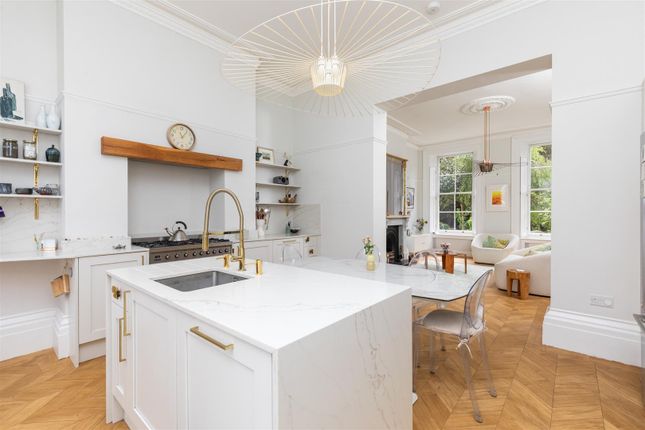 6 bedroom terraced house for sale
