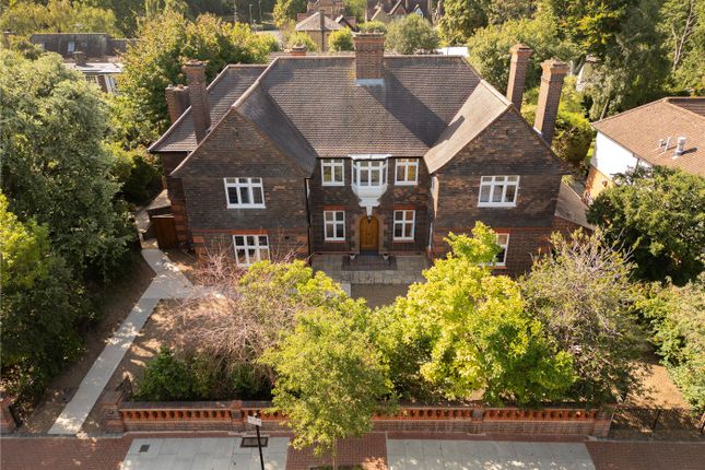 6 bedroom detached house for sale