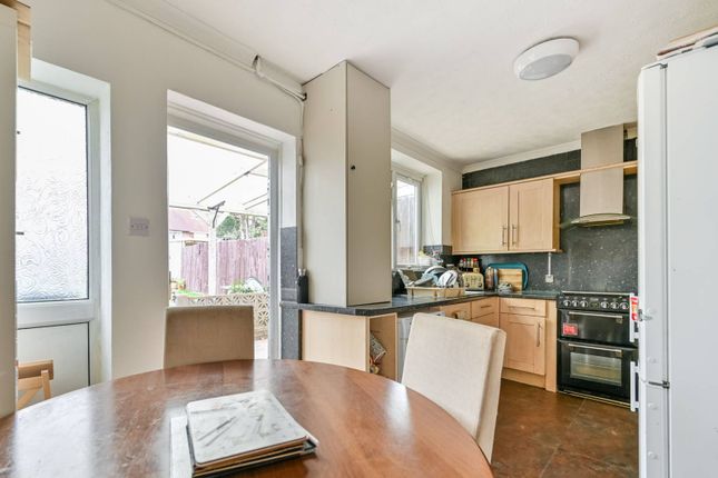 Churchill Road, Langley, Slough, SL3 2 bed terraced house for sale