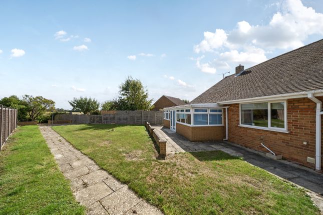 Squires Close, Brize Norton... 3 bed detached bungalow for sale