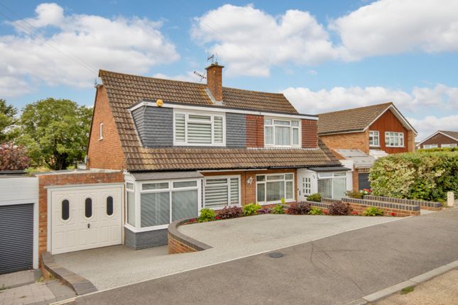 Biddenden Way, Istead Rise... 3 bed semi