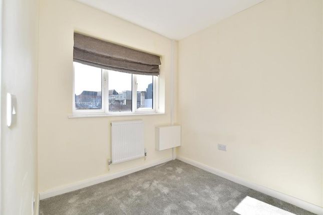 Cantelupe Road, East Grinstead, West... 2 bed ground floor flat for sale