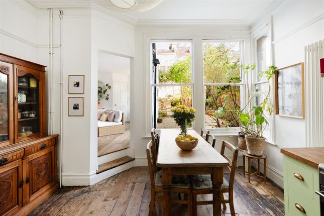 5 bedroom semi-detached house for sale