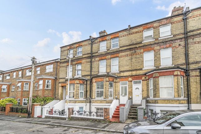7 Victoria Grove, Folkestone, CT20 1 bed ground floor flat for sale