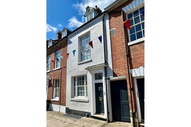6 bedroom town house for sale