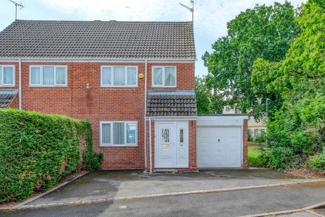 Lassington Close, Winyates West... 3 bed semi