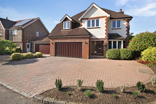Hedgecourt Place, Felbridge, RH19 5 bed detached house for sale