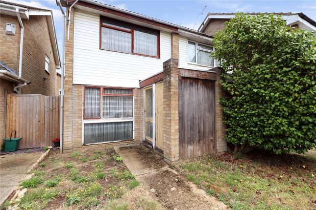 Oakfield, Surrey GU21 2 bed end of terrace house for sale