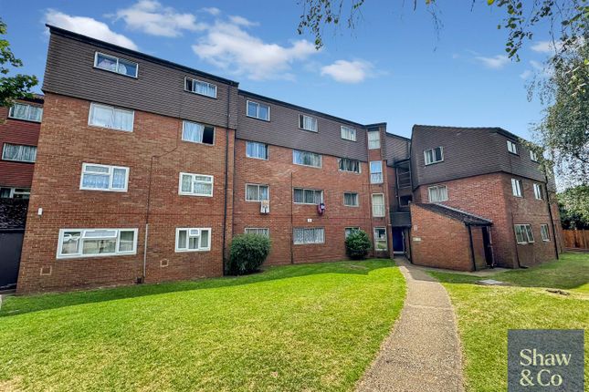 Cranston Close, Hounslow TW3 3 bed flat for sale