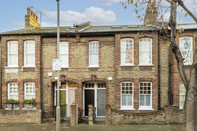 Gambetta Street, London SW8 2 bed flat for sale